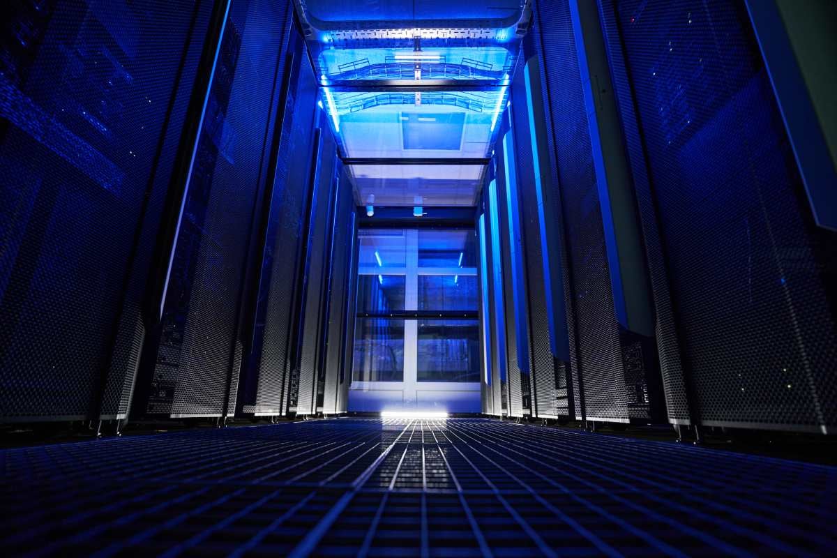 What is web hosting? How does web hosting service work?