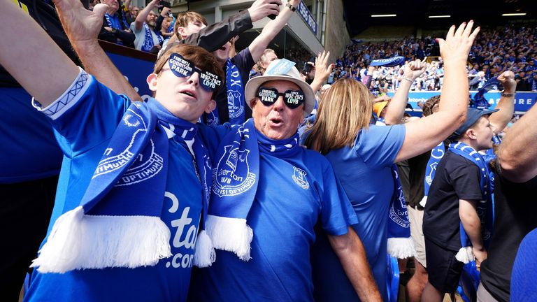 Everton -Fans build the atmosphere before the last Premier League -match at Goodison Park
